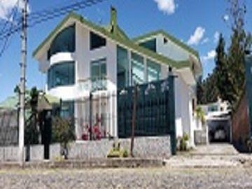 CLUB LOS CHILLOS, vendo casa independiente, 1.200m2 de terreno y 460m2 de construcción, 5 alcobas, suite independiente