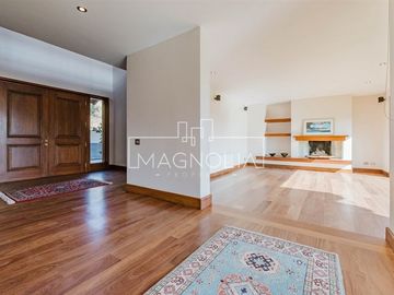Casa en arriendo de 5 dorm. en Lo Barnechea