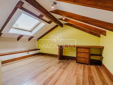 Casa en arriendo de 5 dorm. en Lo Barnechea