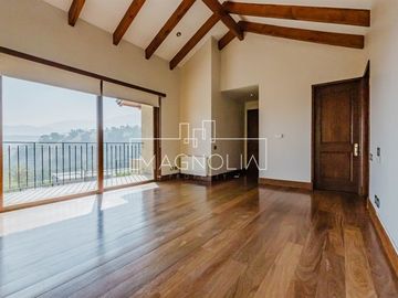 Casa en arriendo de 5 dorm. en Lo Barnechea