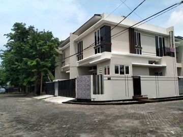 Rumah 2 Lt baru gress lay out bagus di Gayungsari dekat jalan raya, sekolah al hikmah, harga nego sisa 3 unit