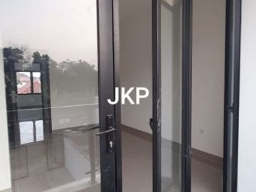 RUMAH BARU MURAH 2 LANTAI SIAP HUNI ASRI DAN NYAMAN DI WIBAWA MUKTI JATIASIH BEKASI