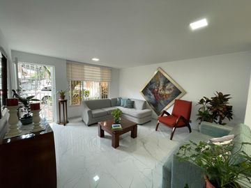 casa en venta en urbanización la flora. Cod V107985