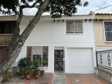 casa en venta en urbanización la flora. Cod V107985