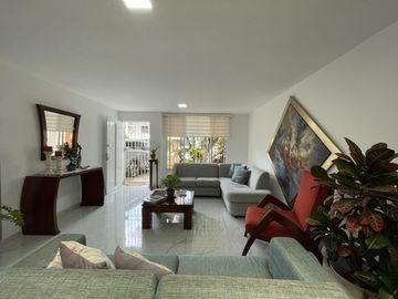 casa en venta en urbanización la flora. Cod V107985