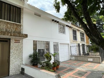 casa en venta en urbanización la flora. Cod V107985