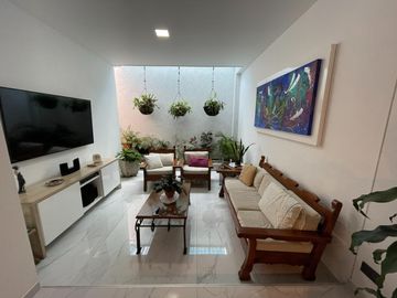casa en venta en urbanización la flora. Cod V107985