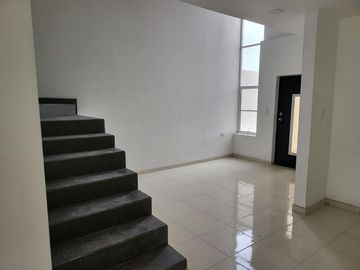 CASA EN VENTA FRACC. LAS FLORES C.P. 31513 EN CD. CUAUHTÉMOC, CHIHUAHUA.