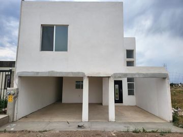 CASA EN VENTA FRACC. LAS FLORES C.P. 31513 EN CD. CUAUHTÉMOC, CHIHUAHUA.