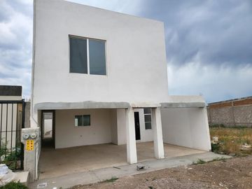 CASA EN VENTA FRACC. LAS FLORES C.P. 31513 EN CD. CUAUHTÉMOC, CHIHUAHUA.