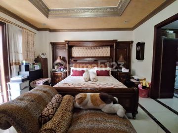 Rumah Mewah ada Kolam Renang di Lokasi Strategis Lebak Bulus, Jakarta Selatan - Harga Nego