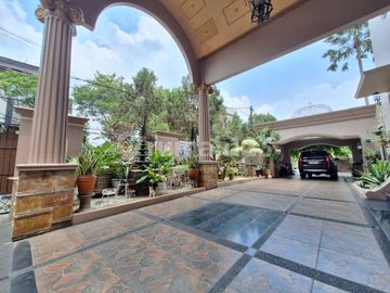Rumah Mewah ada Kolam Renang di Lokasi Strategis Lebak Bulus, Jakarta Selatan - Harga Nego