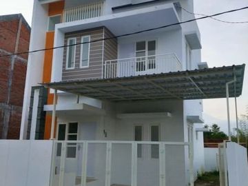 Rumah 2 Lantai GRATIS Full Biaya Pajak, Notaris, Pagar, Desain di Malang
