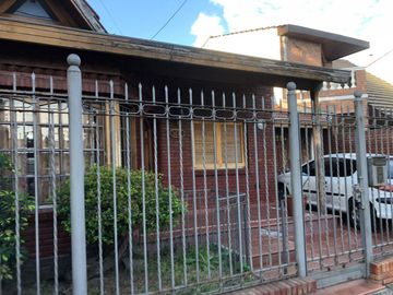 Casa de 3 ambientes en  Villa Sarmiento