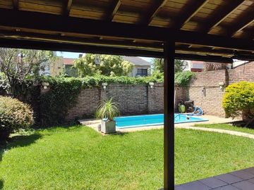 Casa de 3 ambientes en  Villa Sarmiento