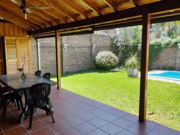 Casa de 3 ambientes en  Villa Sarmiento