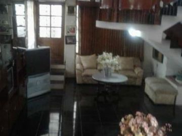 Rumah Dukuh Kupang Timur, Strategis