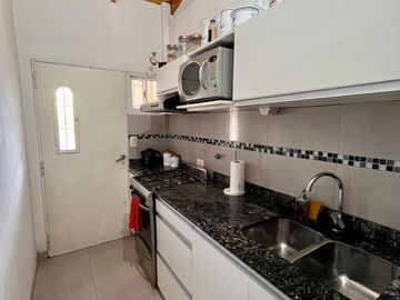 Departamento tipo casa de 2 AMBIENTES ubicado a 300 metros de la Avenida Tomás Espora