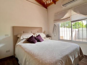 Departamento tipo casa de 2 AMBIENTES ubicado a 300 metros de la Avenida Tomás Espora