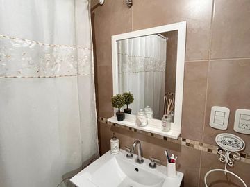 Departamento tipo casa de 2 AMBIENTES ubicado a 300 metros de la Avenida Tomás Espora