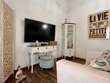 Departamento tipo casa de 2 AMBIENTES ubicado a 300 metros de la Avenida Tomás Espora