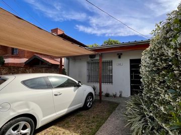 Departamento tipo casa de 2 AMBIENTES ubicado a 300 metros de la Avenida Tomás Espora