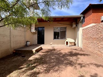 Departamento tipo casa de 2 AMBIENTES ubicado a 300 metros de la Avenida Tomás Espora