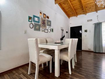 Departamento tipo casa de 2 AMBIENTES ubicado a 300 metros de la Avenida Tomás Espora