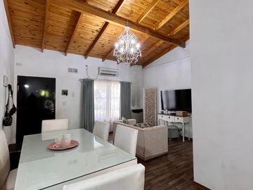 Departamento tipo casa de 2 AMBIENTES ubicado a 300 metros de la Avenida Tomás Espora
