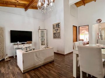 Departamento tipo casa de 2 AMBIENTES ubicado a 300 metros de la Avenida Tomás Espora