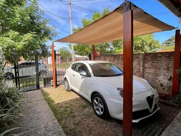 Departamento tipo casa de 2 AMBIENTES ubicado a 300 metros de la Avenida Tomás Espora