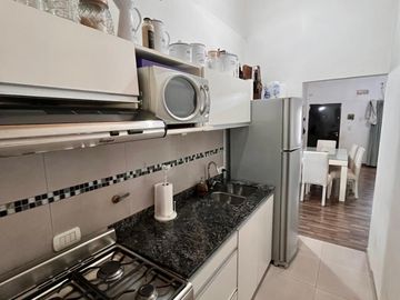 Departamento tipo casa de 2 AMBIENTES ubicado a 300 metros de la Avenida Tomás Espora