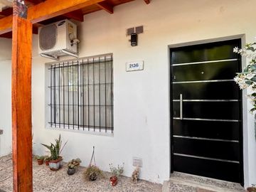 Departamento tipo casa de 2 AMBIENTES ubicado a 300 metros de la Avenida Tomás Espora