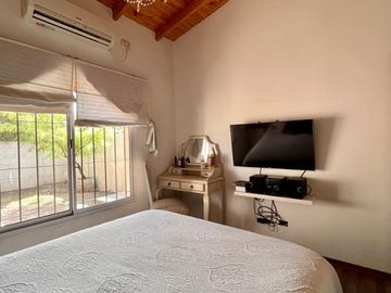 Departamento tipo casa de 2 AMBIENTES ubicado a 300 metros de la Avenida Tomás Espora