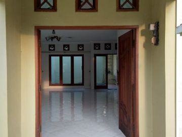 RUMAH DI SEWAKAN DI JL. HAJI JAYA CILANDAK BARAT JAKARTA SELATAN