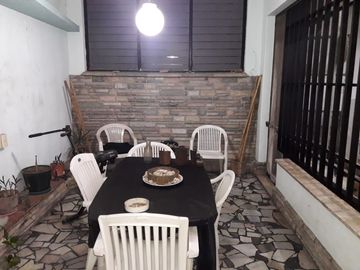 Venta Depto. 4 amb. Balcón al frente. Patio