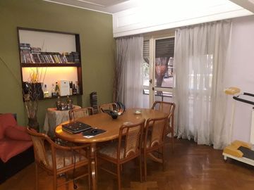 Venta Depto. 4 amb. Balcón al frente. Patio