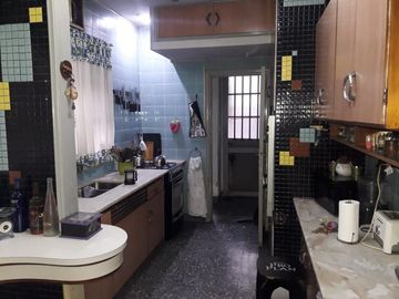 Venta Depto. 4 amb. Balcón al frente. Patio