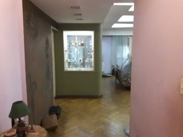 Venta Depto. 4 amb. Balcón al frente. Patio