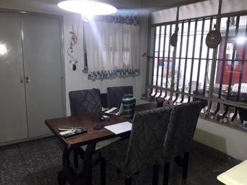 Venta Depto. 4 amb. Balcón al frente. Patio