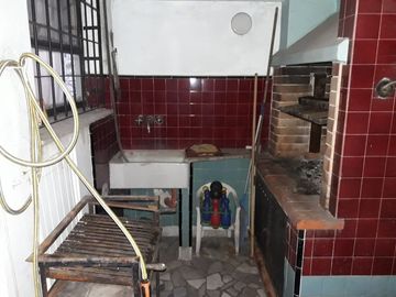 Venta Depto. 4 amb. Balcón al frente. Patio