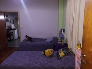 Venta Depto. 4 amb. Balcón al frente. Patio