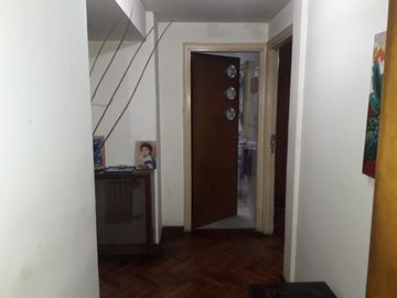 Venta Depto. 4 amb. Balcón al frente. Patio