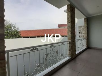 RUMAH BARU MURAH 2 LANTAI SIAP HUNI KONSEP HEMAT ENERGI LOKASI STRATEGIS DI CIPINANG JATINEGARA JAKARTA TIMUR