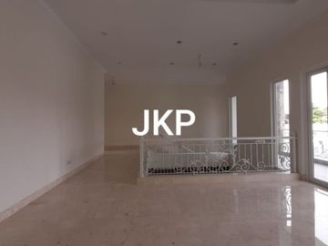RUMAH BARU MURAH 2 LANTAI SIAP HUNI KONSEP HEMAT ENERGI LOKASI STRATEGIS DI CIPINANG JATINEGARA JAKARTA TIMUR