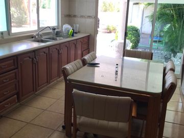 Se vende casa con amplio Jardín en Villas de Irapuato!