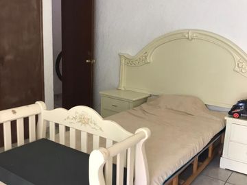 Se vende casa con amplio Jardín en Villas de Irapuato!
