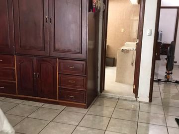 Se vende casa con amplio Jardín en Villas de Irapuato!