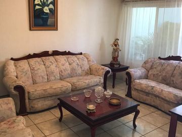 Se vende casa con amplio Jardín en Villas de Irapuato!