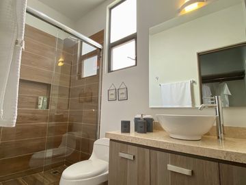 Casa en VENTA a metros de Blvd Aeropuerto en León Guanajuato